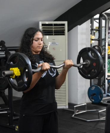 Depremzede Zehra, bilek gücüyle hayata yeniden tutundu