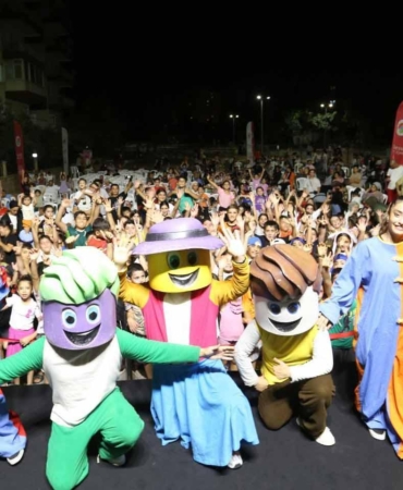 Sahne Kepez, Güneş Mahallesi’ni renklendirdi