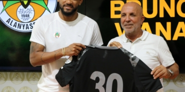 Alanyaspor’da 4 imza birden