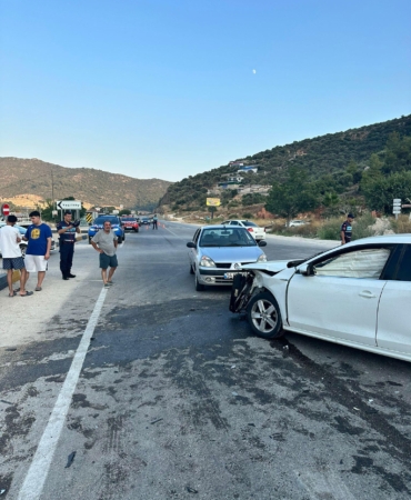 Otomobiller çarpıştı: 7 yaralı