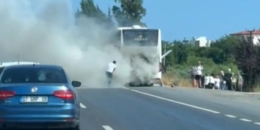 Seyir halindeki tur otobüsü yandı