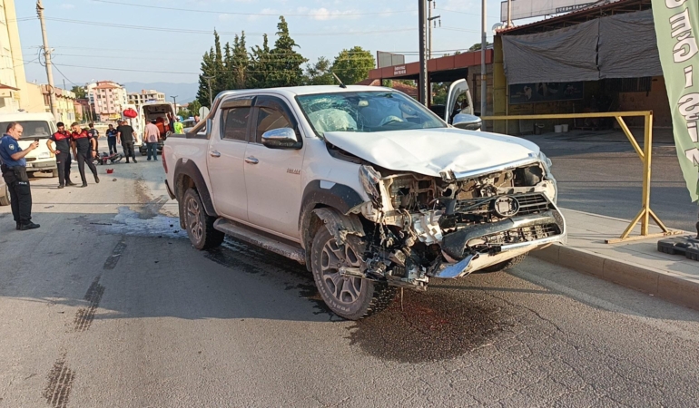 Yeni evli çifti ayıran kaza kamerada