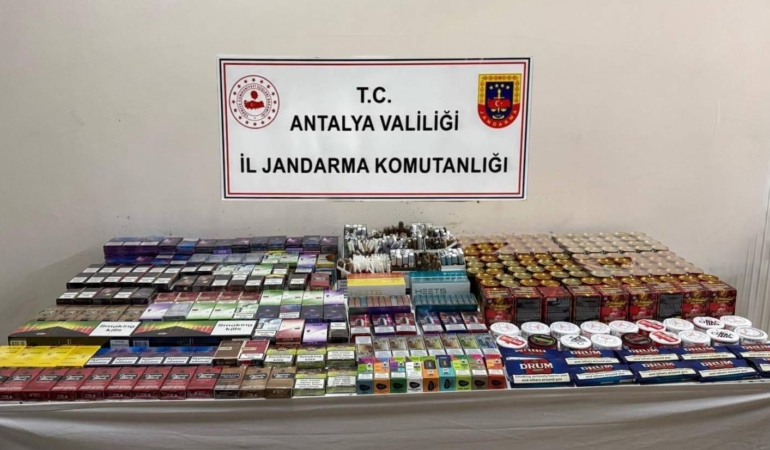 Kemer’de jandarmadan kaçak ürünlere baskın