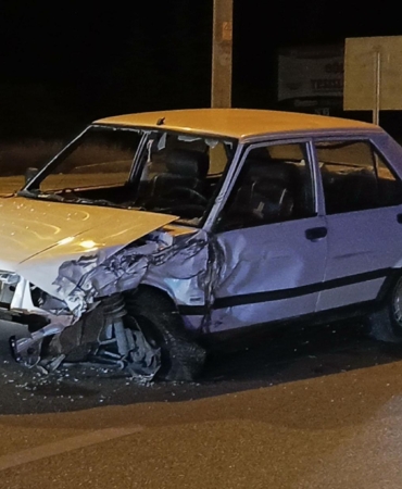 Otomobiller çarpıştı: 2 yaralı