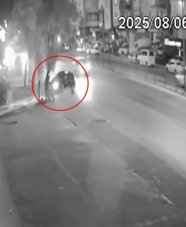 Alkollü ve ehliyetsiz sürücü otomobiliyle ağaca ve iş yerine çarptı