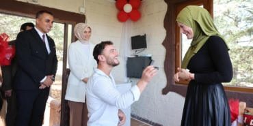 Evlilik teklifinde vali sürprizi