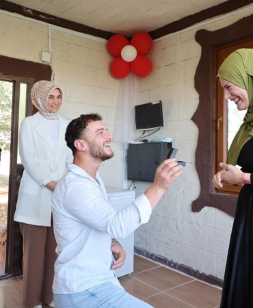 Evlilik teklifinde vali sürprizi