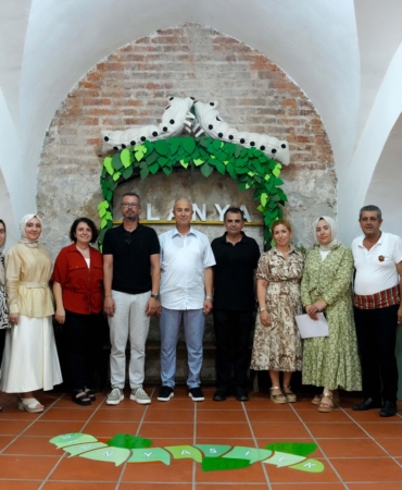 Tarihi Bedesten’de ‘İpeğin İzinde’ sergisi açıldı