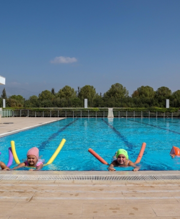 Özel bireyler yüzme kurslarıyla dolu dolu bir yaz geçiriyor