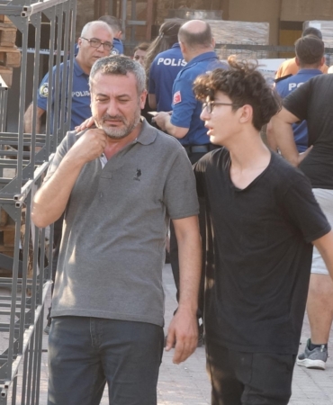 Otel ekipmanlarının bulunduğu depoda çıkan yangın, 2 saatte söndürüldü