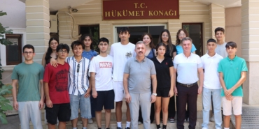 Başarılı öğrenciler Kaymakam Solmaz’ı ziyaret etti
