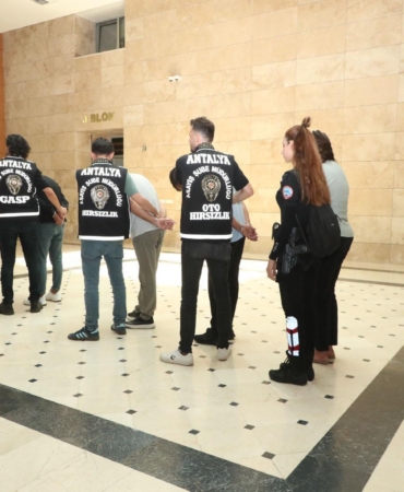 2 kişiyi 13 saat alıkoyup, 6 milyon lira gasbeden 6 şüpheli tutuklandı