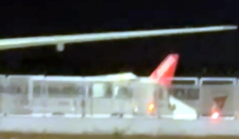 Antalya’dan kalkan uçak, iniş takımlarındaki sorun nedeniyle geri döndü