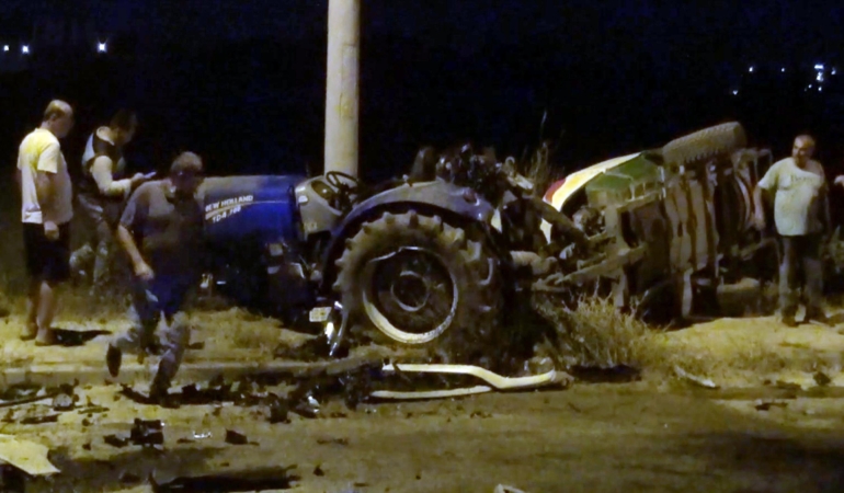 Traktör ile otomobil çarpıştı: 2 yaralı