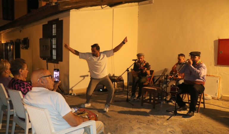 Tarihi konakta Burdur türküleri konseri