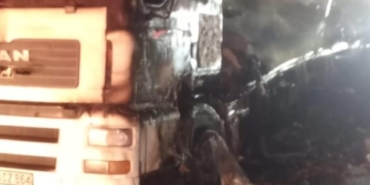 Alev alan TIR kullanalamaz hale geldi