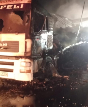 Alev alan TIR kullanalamaz hale geldi