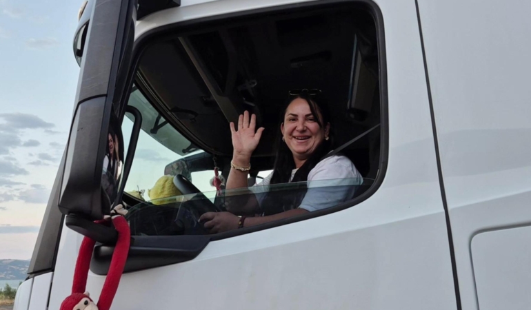 TIR şoförü Nazan: İşimi severek yapıyorum, kadın şoförler çoğalsın istiyorum