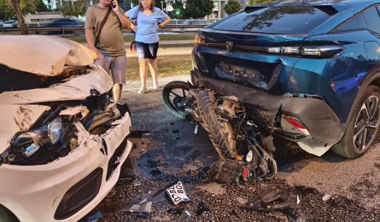 Motosikletliye çarpıp kaçtı