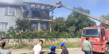 2 katlı ev yandı