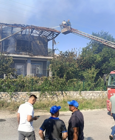 2 katlı ev yandı
