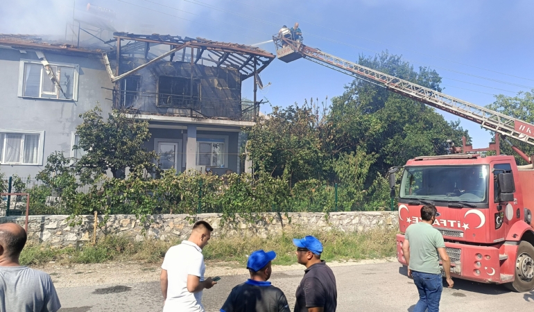 2 katlı ev yandı