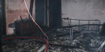 Müstakil ev yangında kullanılamaz hale geldi