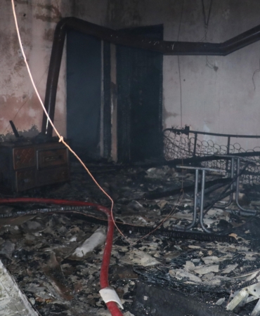 Müstakil ev yangında kullanılamaz hale geldi