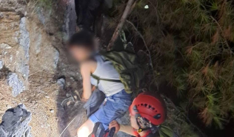 Alanya Kalesi’nde mahsur kalan 3 öğrenci kurtarıldı