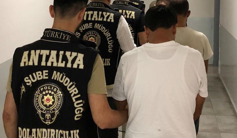 1 milyon 736 bin TL’lik dolandırıcılığa 4 tutuklama