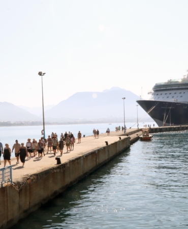 İngiliz turistler kruvaziyerle geldi