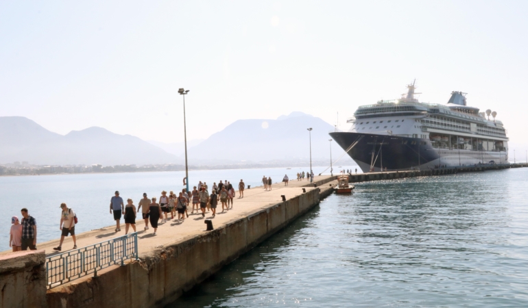 İngiliz turistler kruvaziyerle geldi