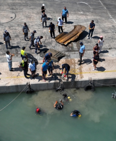 Balıkçı barınağında deniz dip temizliği