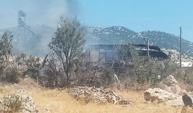 Ev yangını ormana sıçramadan söndürüldü