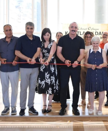 Başkan Kotan ‘Kağıtların Dansı’ sergisinin açılışını yaptı