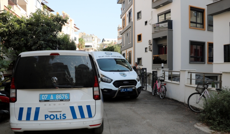 Emlakçıyı arayıp ‘Arkadaşımı öldürdüm’ dedi; eve giren polis cesetle karşılaştı