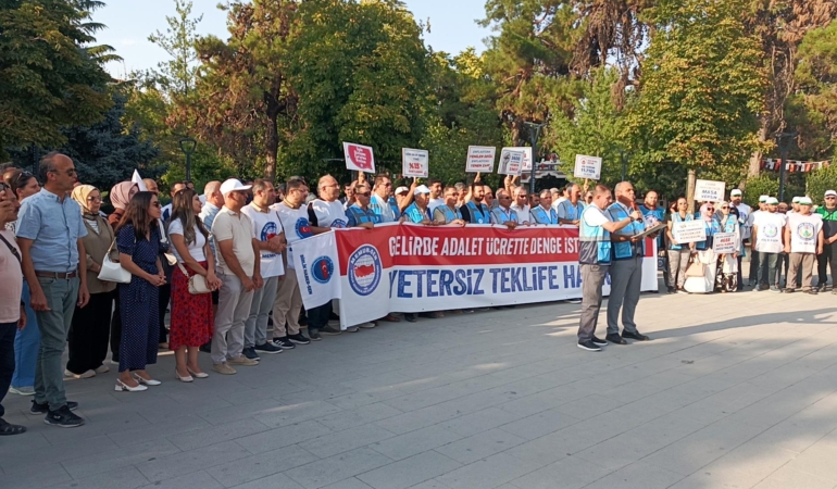 Burdur’da memurlardan eylem