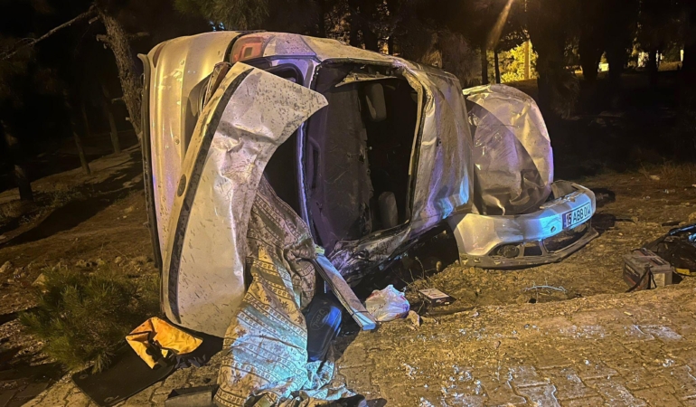 Takla atan otomobilde 4 kişi yaralandı