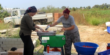 Denizyakalı’ya salça yapma makinesi