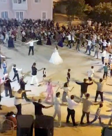 Davetlilerin Teke yöresi oyunları hayran bıraktı