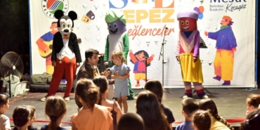 Kirişçiler Mahallesi ‘Sahne Kepez’le şenlendi