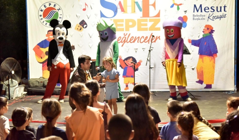 Kirişçiler Mahallesi ‘Sahne Kepez’le şenlendi