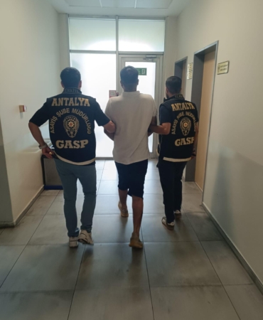 Aksu’da 8 iş yerini kundaklayan 2 şüpheli tutuklandı