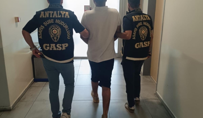 Aksu’da 8 iş yerini kundaklayan 2 şüpheli tutuklandı