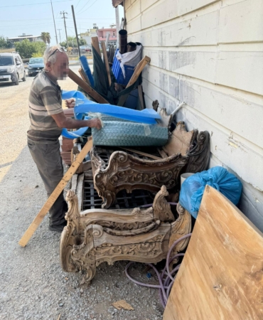 Tarihi eserleri yağmalayıp, mobilya mağazasında satışa çıkardılar