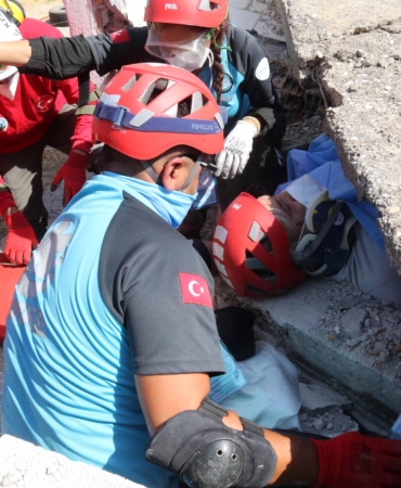 Antalya’da deprem tatbikatı gerçeğini aratmadı