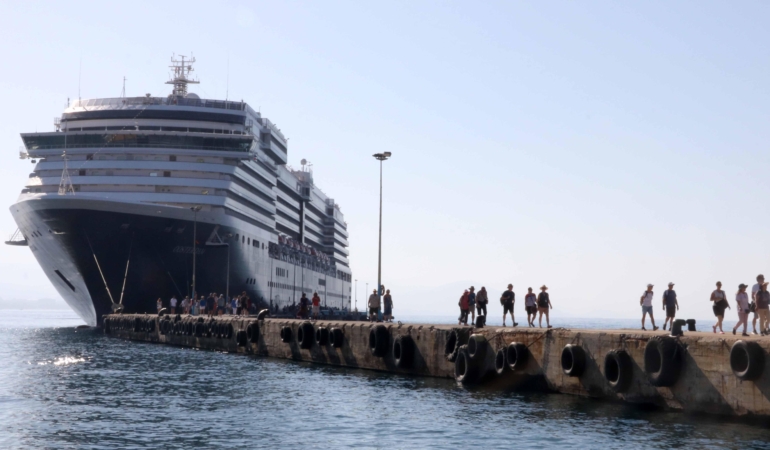 ABD’li turistler kruvaziyerle Alanya’ya geldi