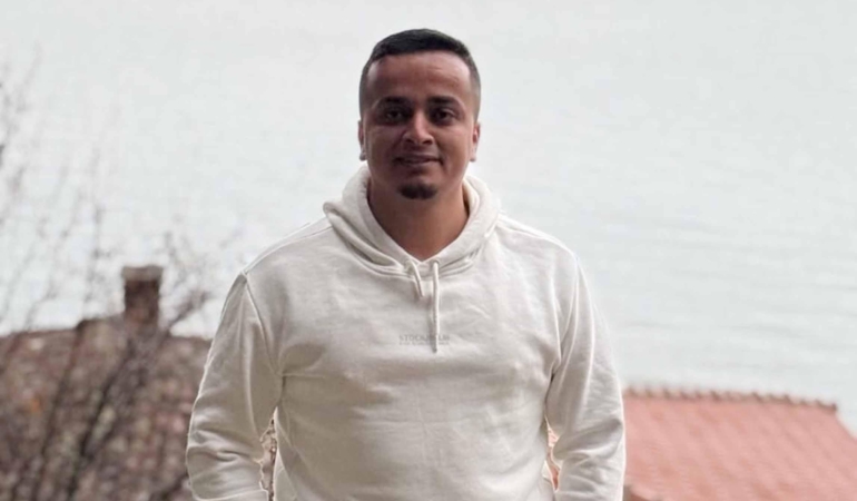 Otomobille çarpışan motosikletli ağır yaralandı