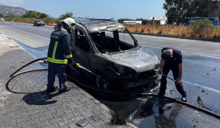 Seyir halindeki araç yandı