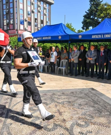 Emekli Vali Yardımcısı Cevdet Ekmekçi, son yolculuğuna uğurlandı